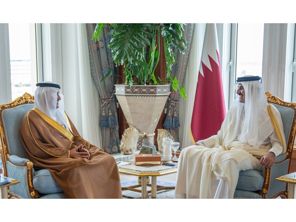 سمو الأمير يستقبل وزير النقل والخدمات اللوجستية السعودي بمكتبه في الديوان الأميري