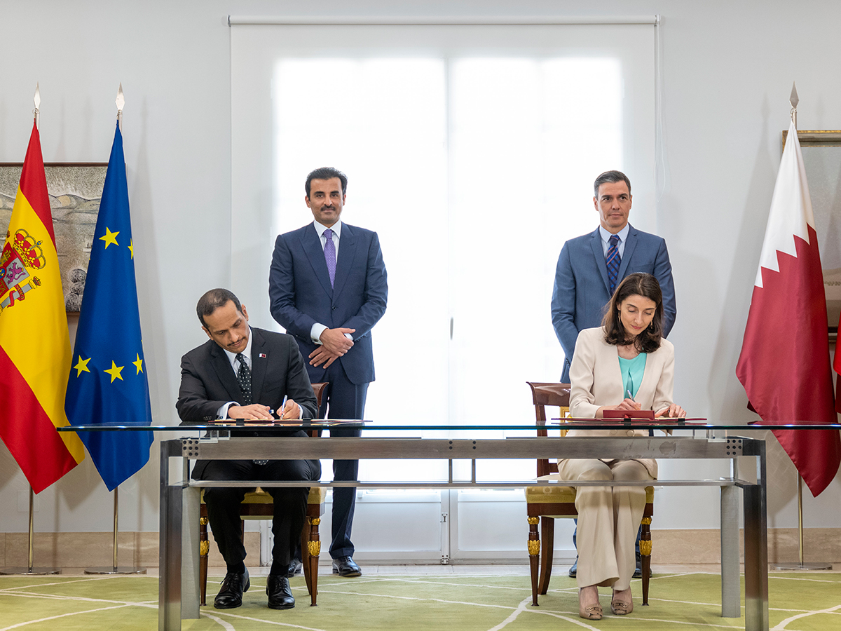 سمو الأمير ورئيس الوزراء الإسباني يشهدان التوقيع على اتفاقية ومذكرات تفاهم