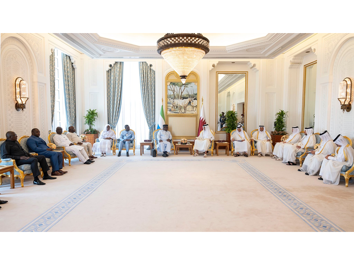 سمو الأمير يعقد جلسة مباحثات رسمية مع رئيس سيراليون
