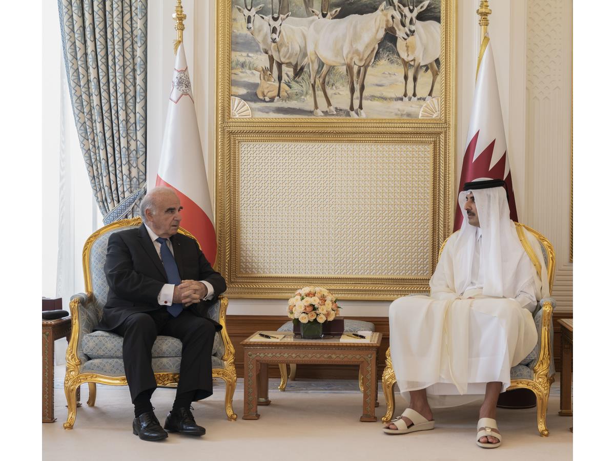 سمو الأمير يعقد جلسة مباحثات رسمية مع رئيس جمهورية مالطا