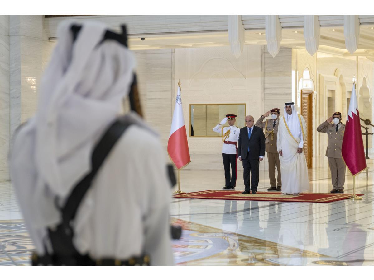سمو الأمير يعقد جلسة مباحثات رسمية مع رئيس جمهورية مالطا