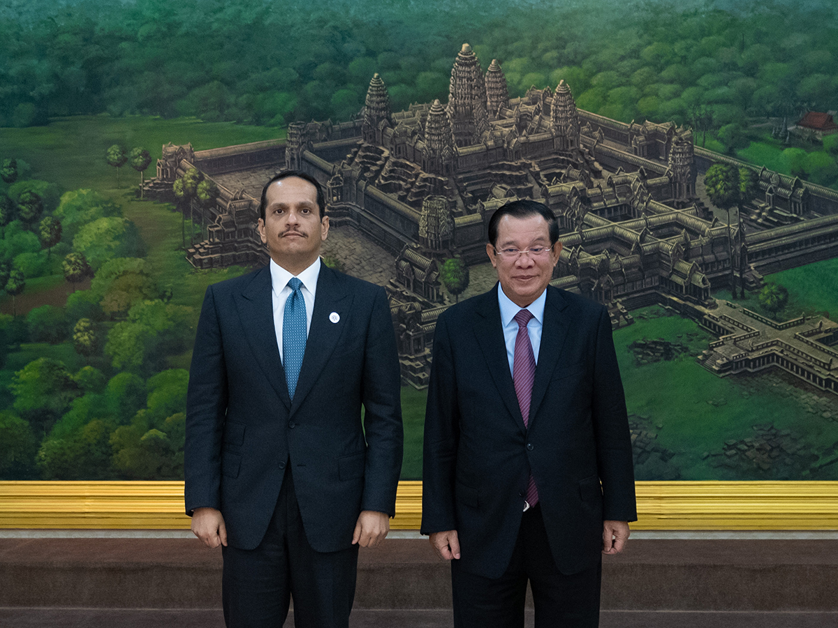 رئيس الوزراء في كمبوديا يجتمع مع نائب رئيس مجلس الوزراء وزير الخارجية