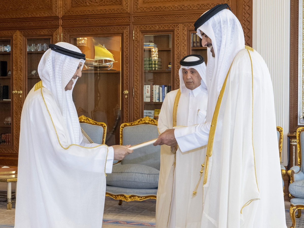 سمو الأمير يتسلم أوراق اعتماد خمسة سفراء جدد لدى الدولة