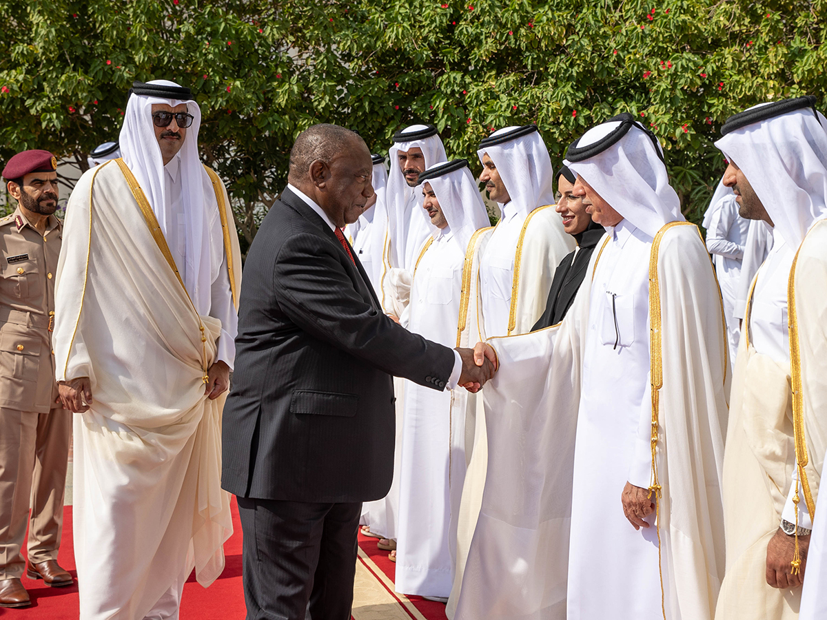 سمو الأمير ورئيس جنوب إفريقيا يبحثان تطوير العلاقات الثنائية