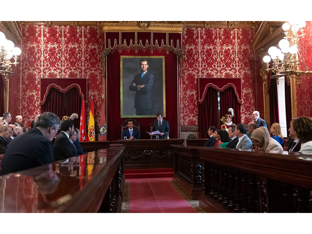 HH the Amir Visits Madrid City Hall, Receives Golden Key of Madrid