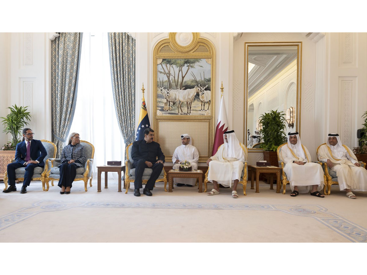 HH The Amir Holds Talks Session with the Venezuelan President