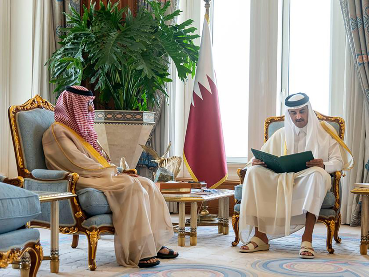 HH The Amir Receives Message from Custodian of the Two Holy Mosques