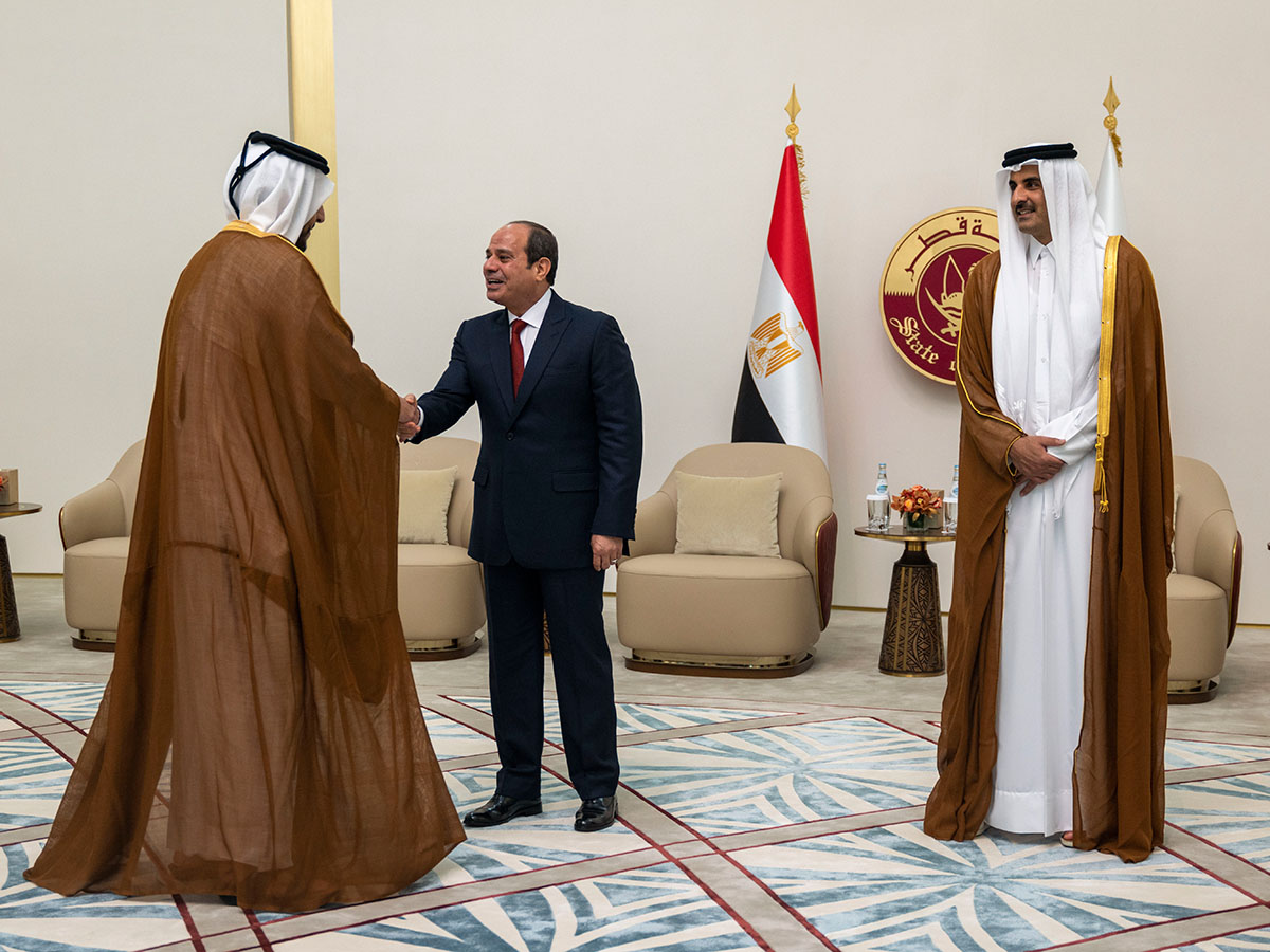HH the Amir Leads Well-Wishers to Welcome Egyptian President