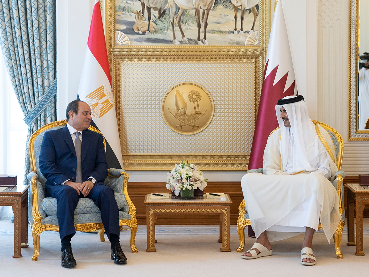 HH the Amir, Egyptian President Hold Official Talks Session