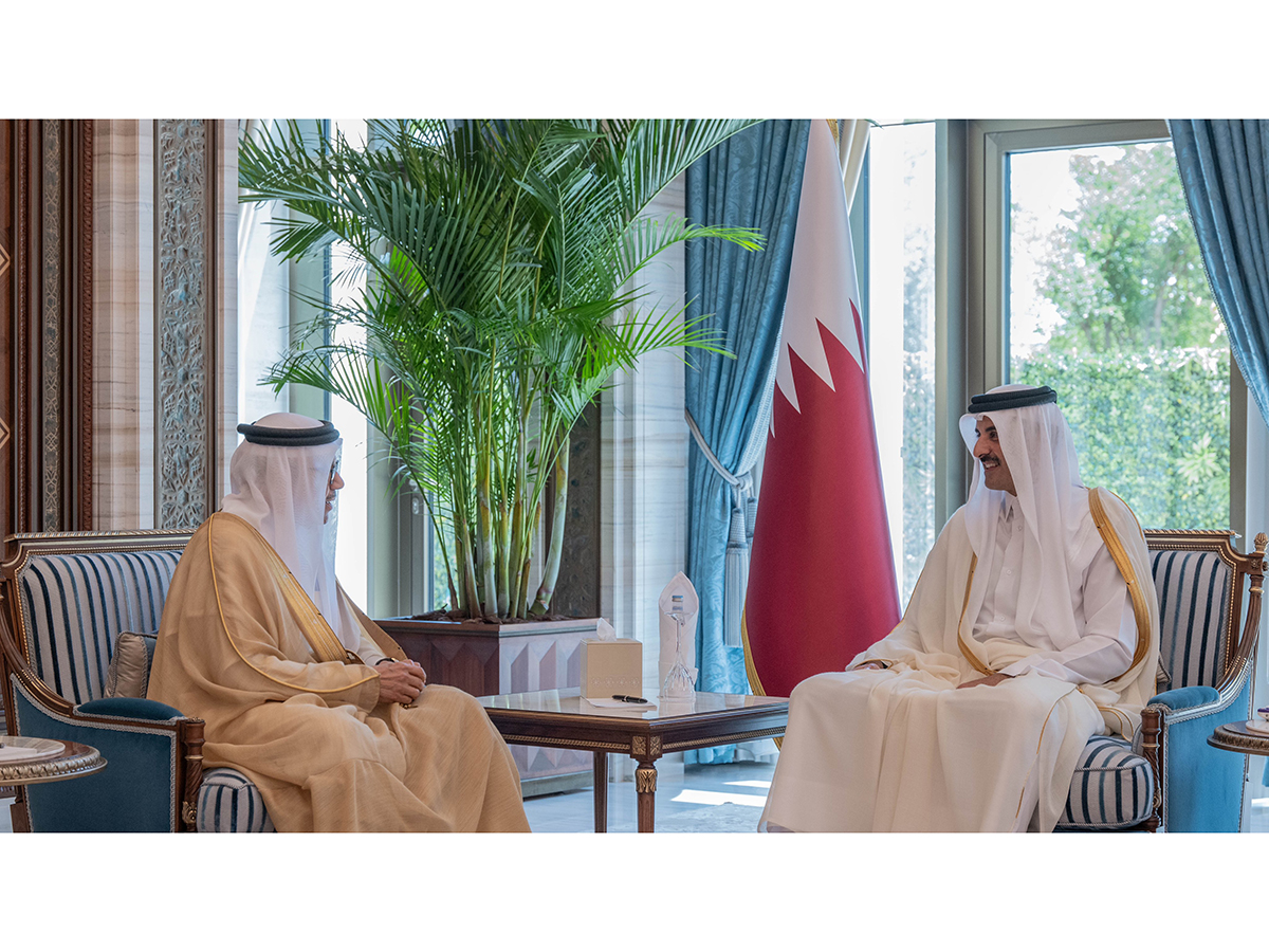 HH the Amir Receives Bahraini Foreign Minister