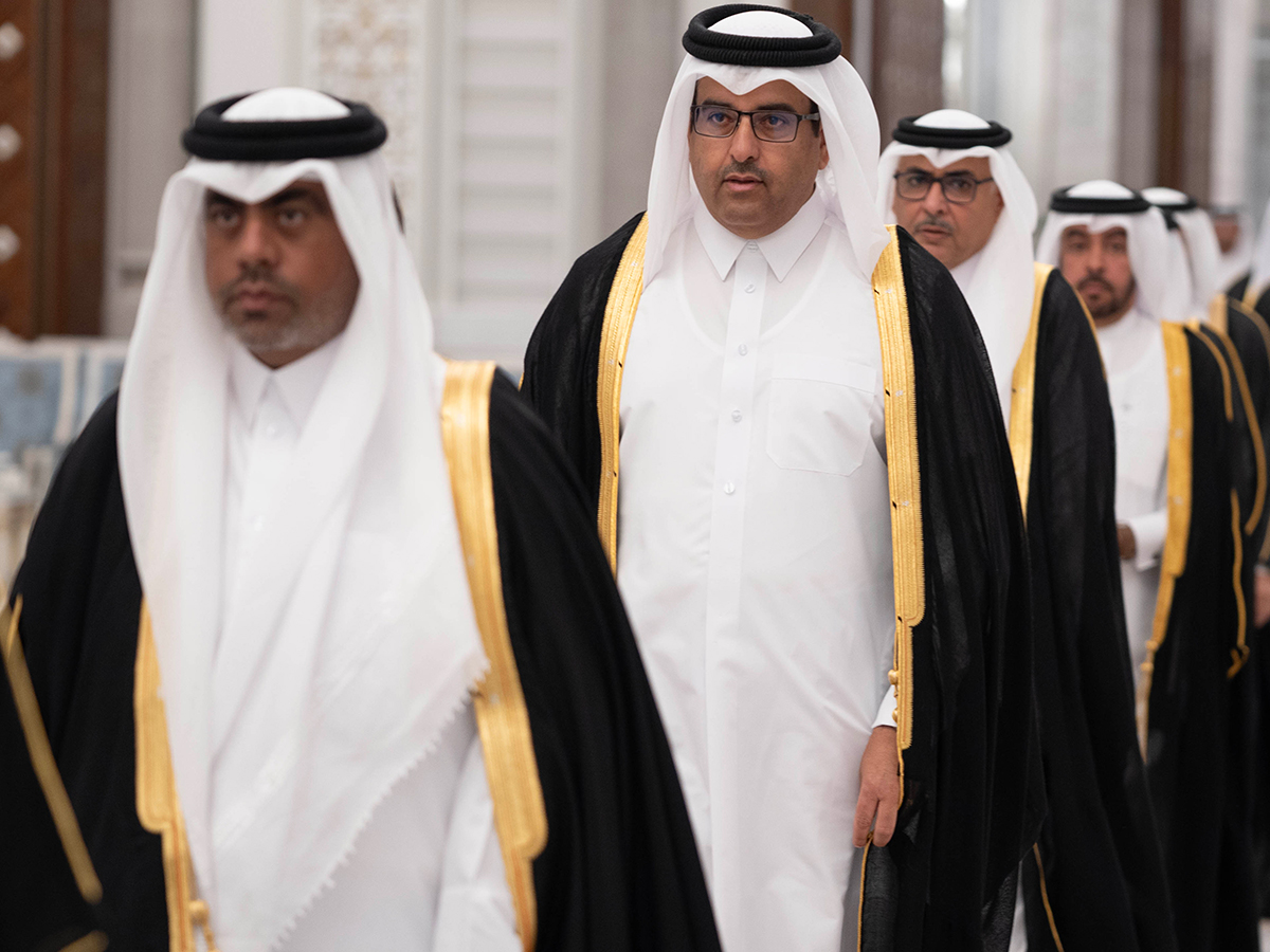 Su Alteza el Emir ofrece un banquete de Iftar a los oficiales de las Fuerzas Armadas, el Ministerio del Interior y los Cuerpos de Seguridad
