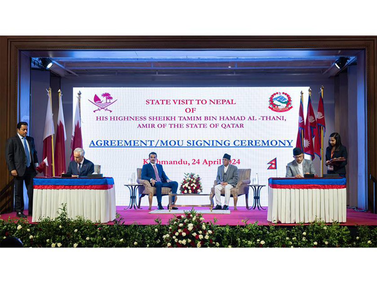 Su Alteza el Emir y el primer ministro de Nepal asisten a la firma de acuerdos y memorandos de entendimiento