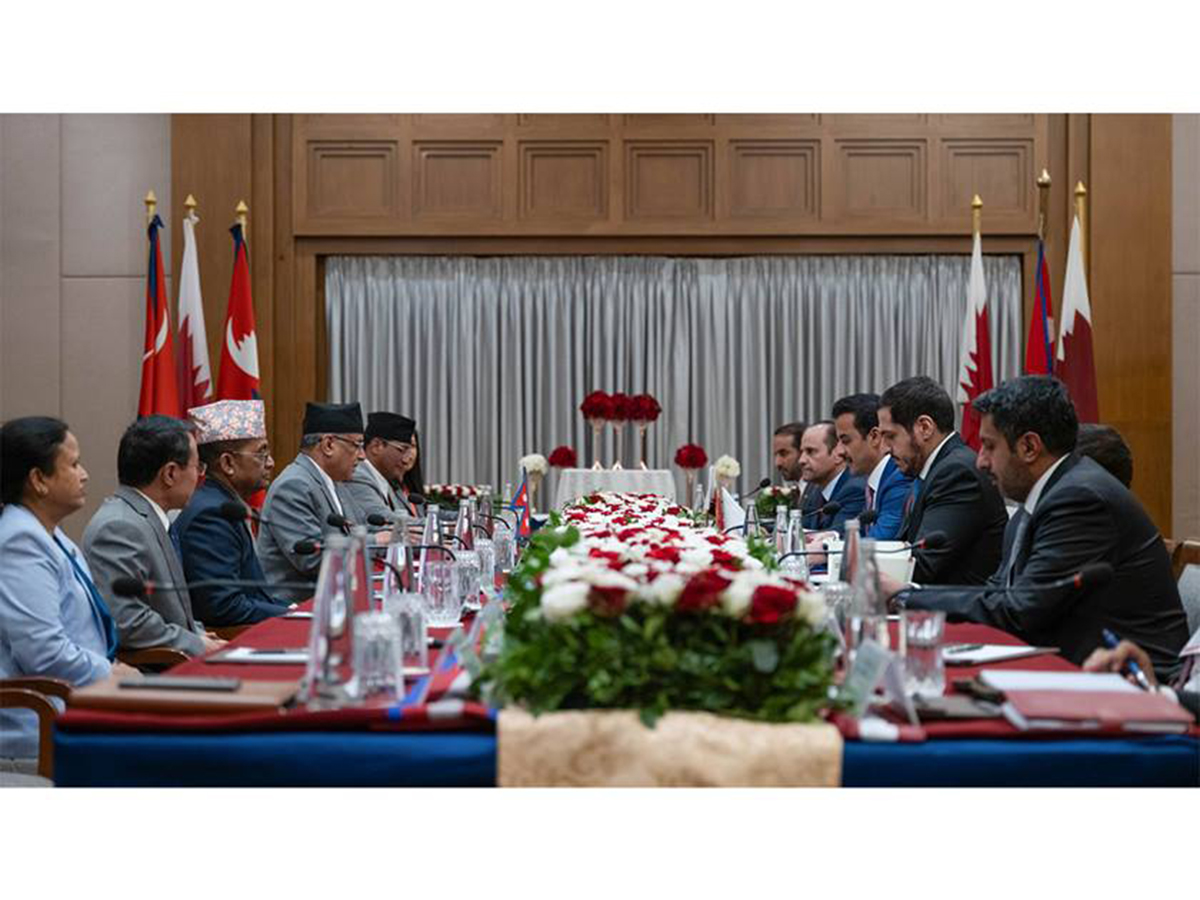 Su Alteza el Emir y el primer ministro de Nepal mantienen una sesión de conversaciones oficiales
