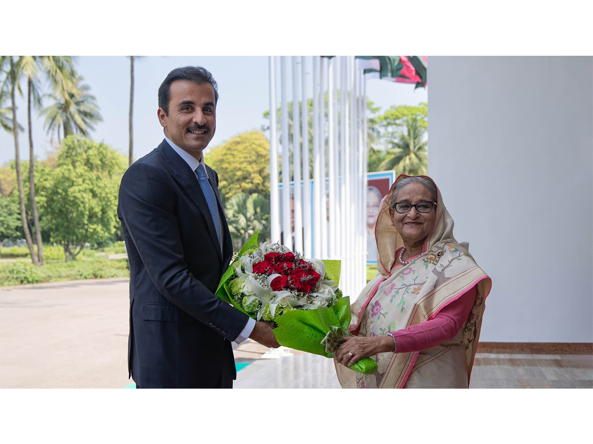 Son Altesse l'Émir et Mme le Premier ministre du Bangladesh tiennent une séance de discussions officielles