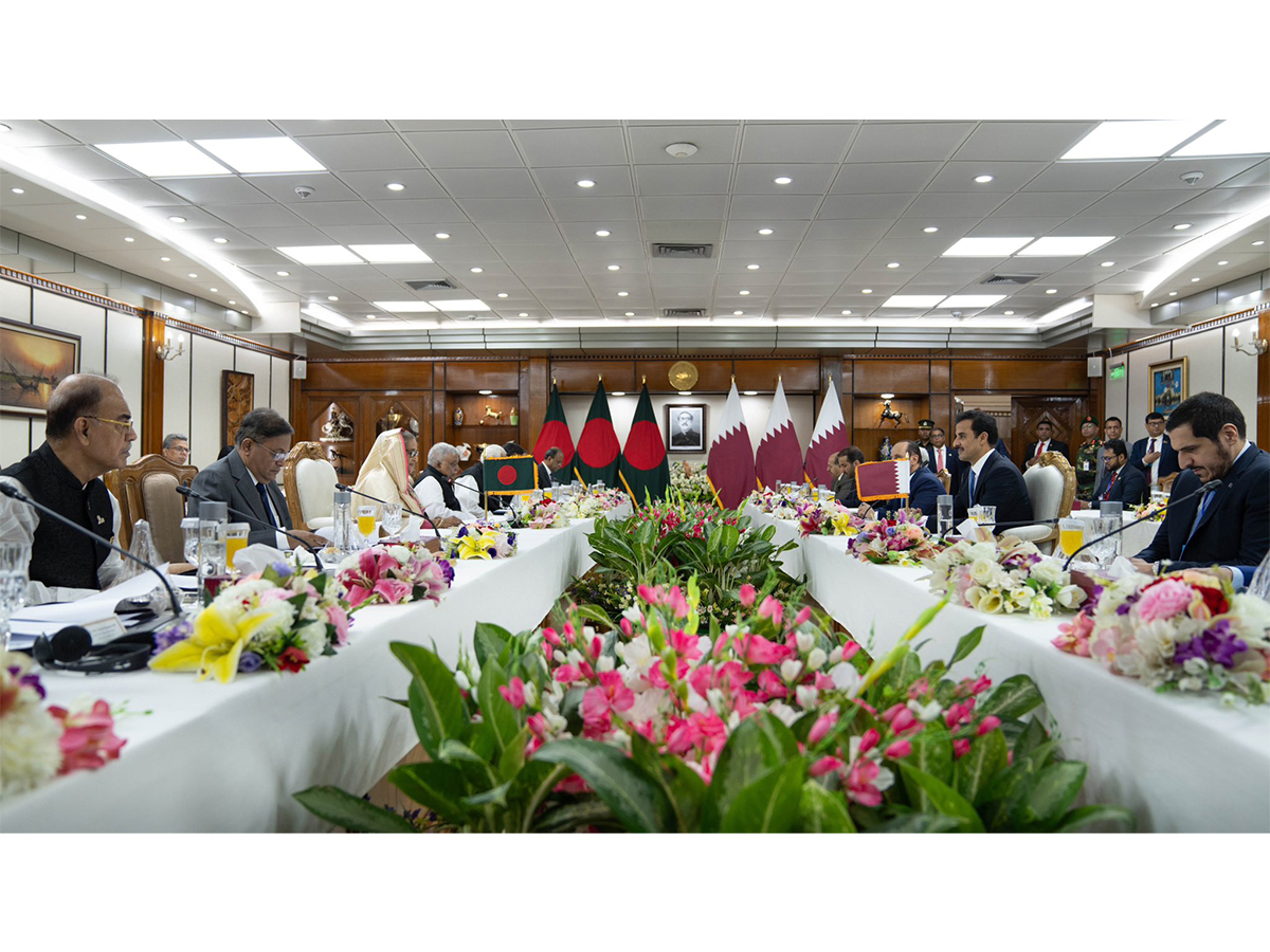 Son Altesse l'Émir et Mme le Premier ministre du Bangladesh tiennent une séance de discussions officielles