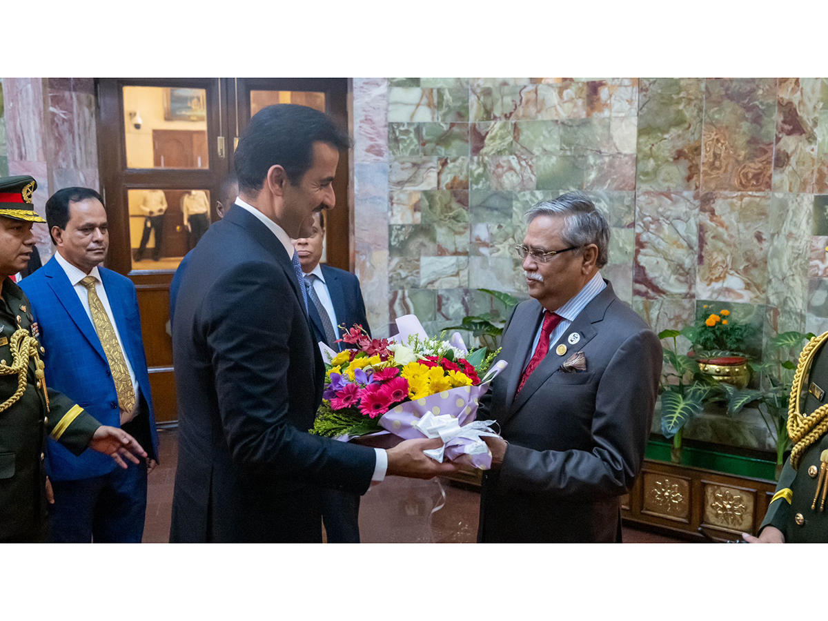 Son Altesse l'Émir se réunit avec le Président du Bangladesh