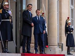 HH the Amir Holds Official Talks Session with French President